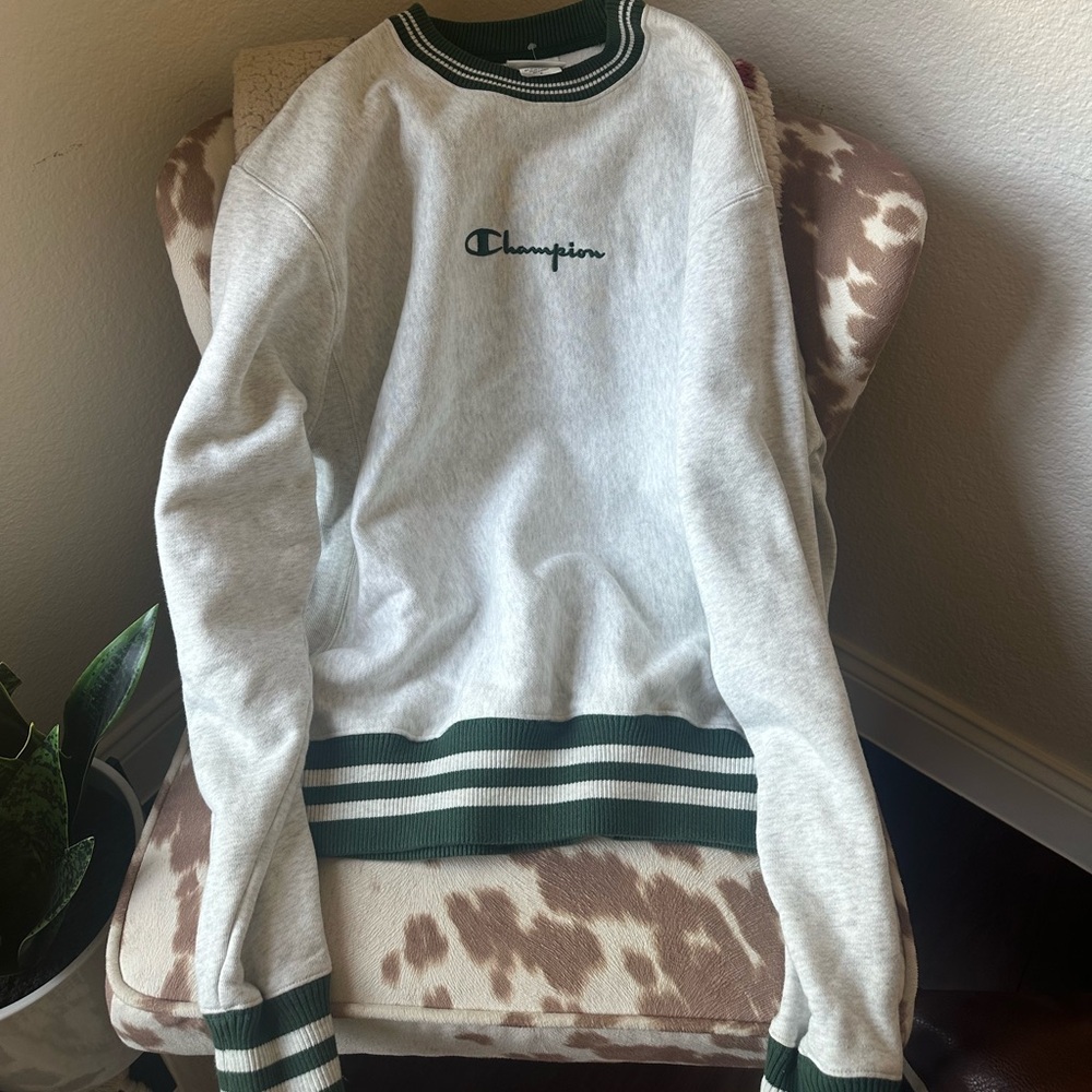 CHAMPION VINTAGE GREEN AND WHITE SWEATSHIRT